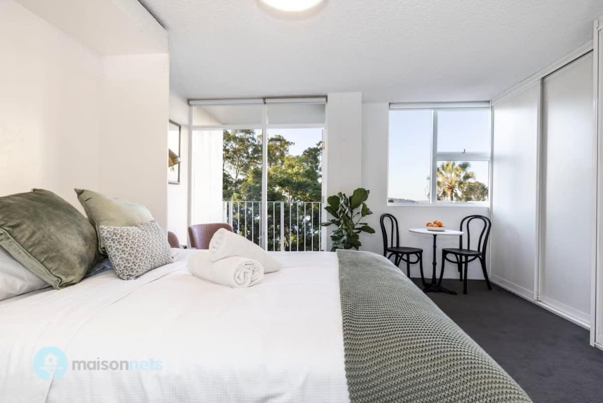 Studio Apt With Parking Balcony & Water Views Сидни Екстериор снимка