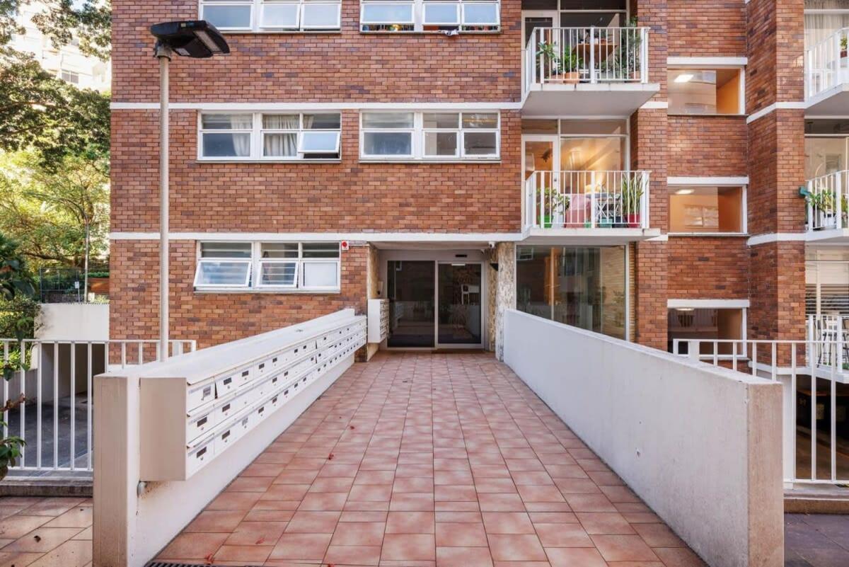 Studio Apt With Parking Balcony & Water Views Сидни Екстериор снимка